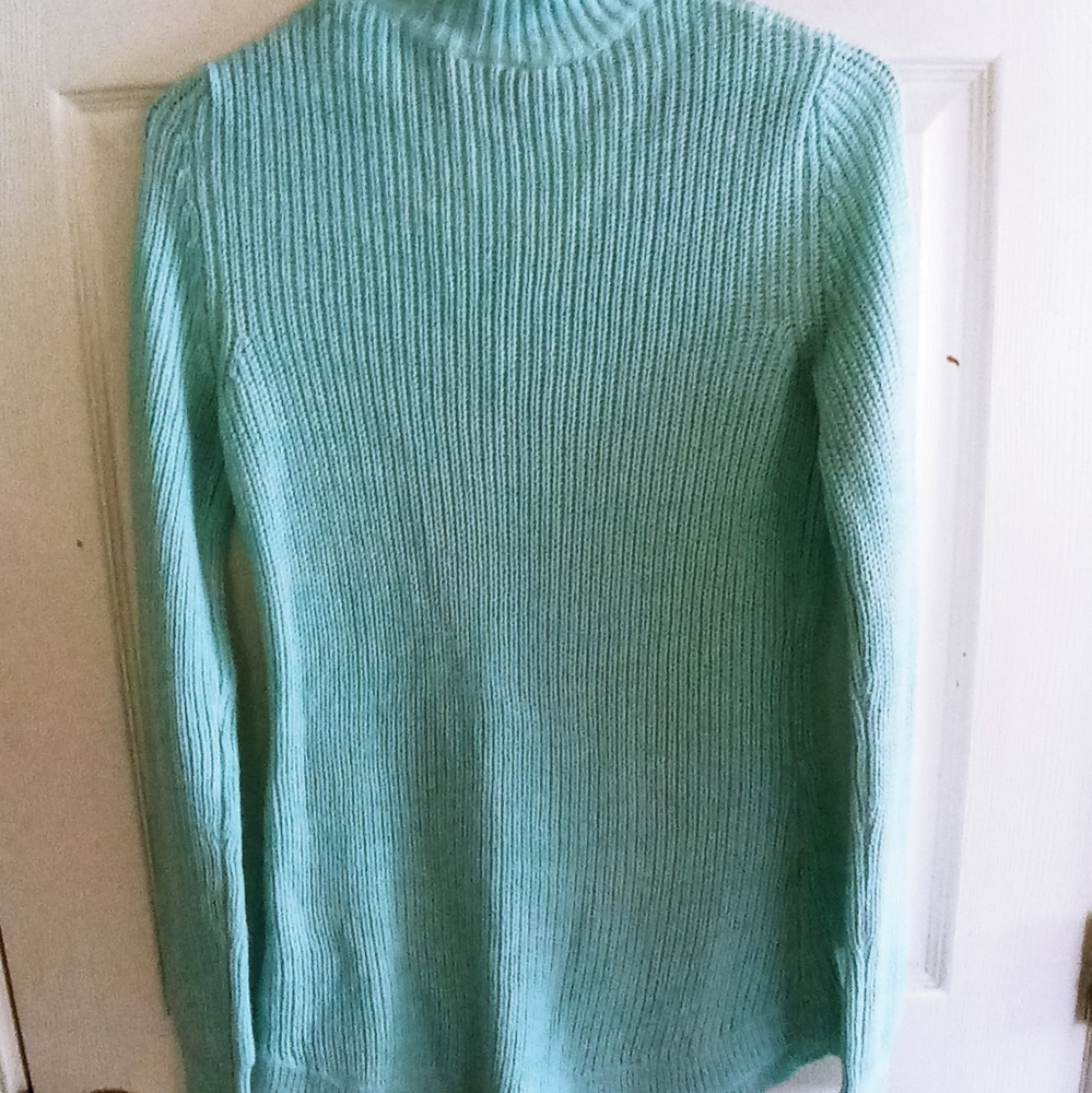 Derek Heart Sweater - Picture 2 of 4